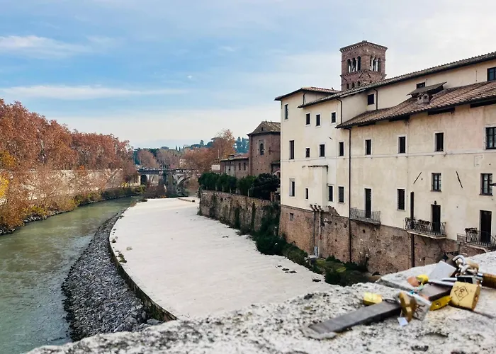 Отель типа "постель и завтрак" Torre Tolomei Trastevere 4*